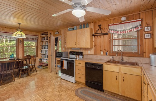 Lake Toxaway Cabin | 20min to Sapphire Resort with Amenities+Wii&Xbox!