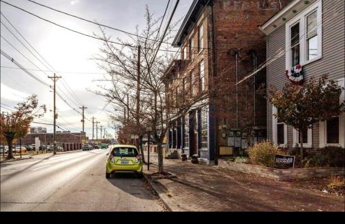 Butchertown Apartment | 20Percent OFF Spacious 6BR Loft Style with Pool Table, Sleeps 16 in Comfort