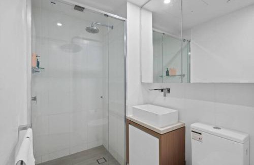 Fortitude Valley Apartment | 20th-Floor Urban Oasis FV