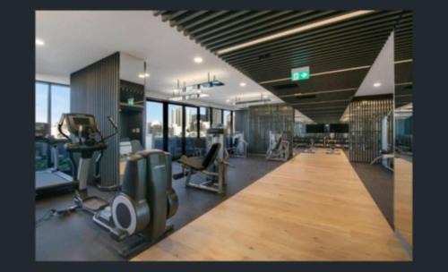 Fortitude Valley Apartment | 20th-Floor Urban Oasis FV