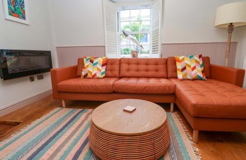 Chysauster House | 21 Alverton Street