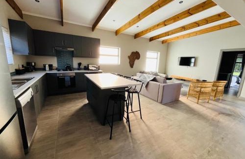 George Apartment | 21 Heather Road