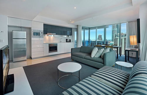 Surfers Paradise Apartment | 21 levels above Hilton hotel Apartment 22106 - 2 bedrooms -Ocean - Wifi