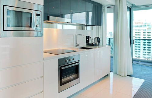 Surfers Paradise Apartment | 21 levels above Hilton hotel Apartment 22106 - 2 bedrooms -Ocean - Wifi