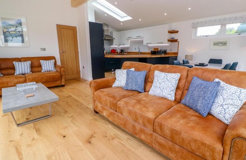 Looe House | 21 Meadow Retreat