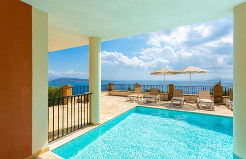 Petaleia Villa | 210 m² Villa ∙ 3 bedrooms ∙ 6 guests