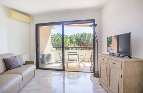 Mandelieu-la-Napoule Beach Apartment | (212) Bel appartement 2P Clim Piscine 50 m des plages de Mandelieu Parking