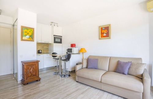 Mandelieu-la-Napoule Beach Apartment | (212) Bel appartement 2P Clim Piscine 50 m des plages de Mandelieu Parking