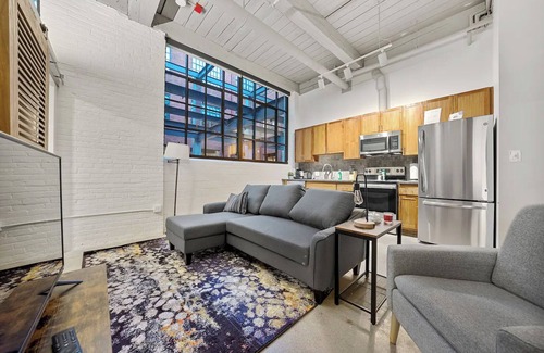 Downtown Cleveland Apartment | 2125 Superior Living