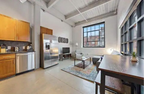 Downtown Cleveland Apartment | 2125 Superior Living