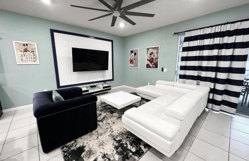 Davenport House | 2127LC- Windsor Island home