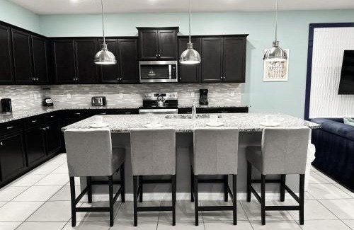Davenport House | 2127LC- Windsor Island home