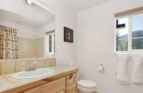 Whispering Forest Cabin | 2128-lookout Lodge 3 Bedroom Home by Redawning