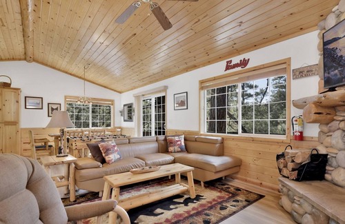 Whispering Forest Cabin | 2128-lookout Lodge 3 Bedroom Home by Redawning