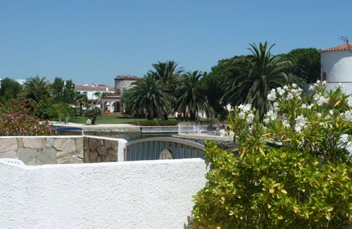 Empuriabrava Ski Chalet | 214-Nice fisher house and canal's view