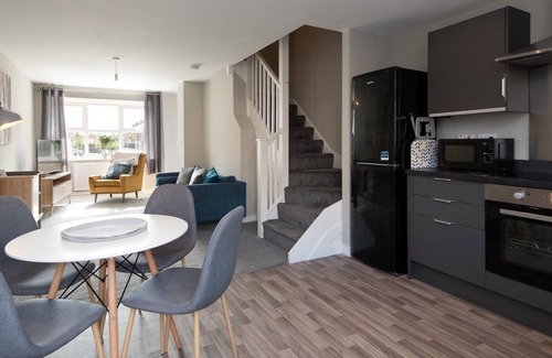 Darlington House | 215 Haughton Road