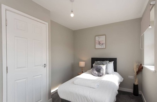 Darlington House | 215 Haughton Road