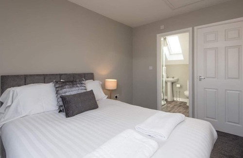 Darlington House | 215 Haughton Road