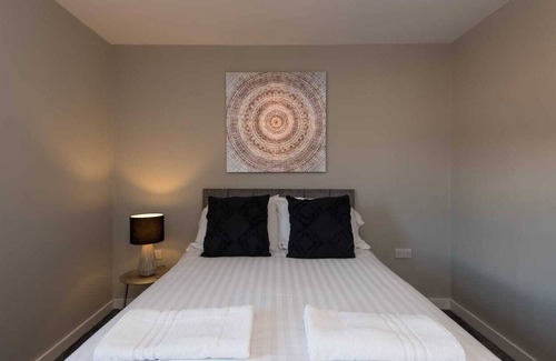 Darlington House | 215 Haughton Road