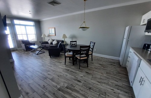 Delavan Lake Condo | 219 - One Bedroom Lake View Condo Suite