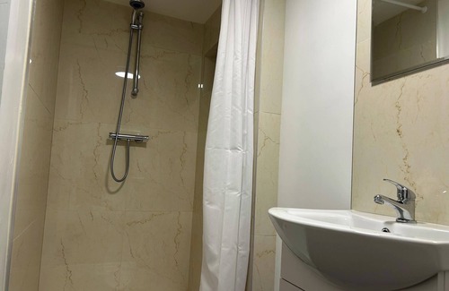 Edenderry Apartment | 22 Guests - Edenderry Luxury Apartment Retreat