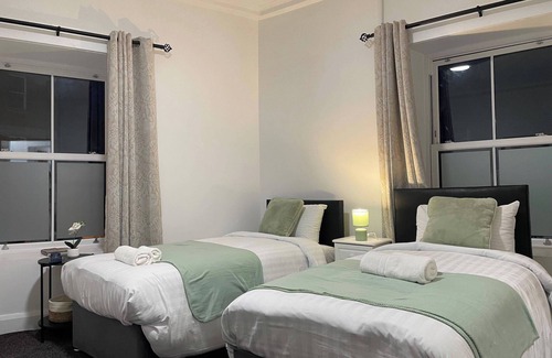 Edenderry Apartment | 22 Guests - Edenderry Luxury Apartment Retreat