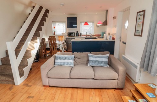 Beadnell Cottage | 22 LONGSTONE PARK, pet friendly, country holiday cottage in Beadnell