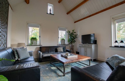 Oosterhout House | 220 m² House ∙ 6 bedrooms ∙ 12 guests