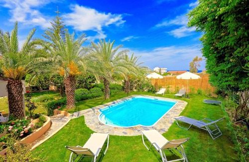 Karteros Villa | 220 m² Villa ∙ 5 bedrooms ∙ 11 guests