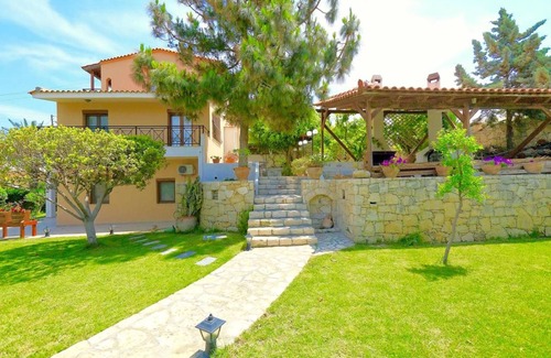 Karteros Villa | 220 m² Villa ∙ 5 bedrooms ∙ 11 guests