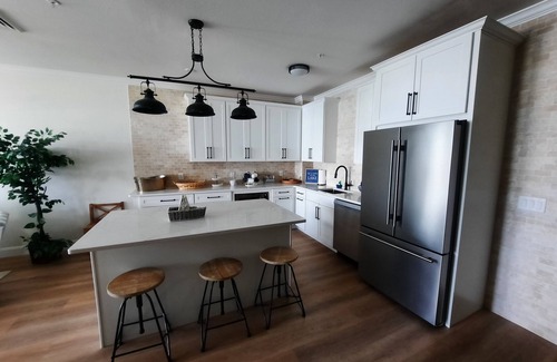 Delavan Lake Condo | 221 - Spacious Two Bedroom Lake View Condo Suite