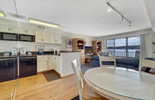 Charlevoix House | 222 Edgewater Inn