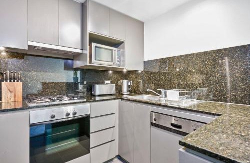 Chinatown Apartment | 222 Stay on Russell Perfect City Getaway