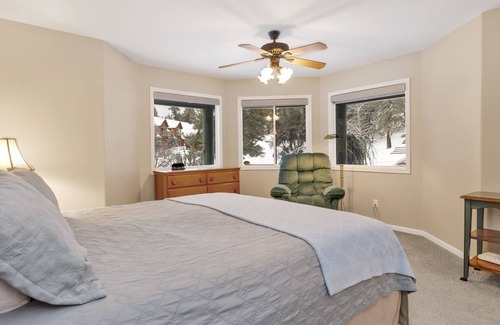Castle Glen Estates Cabin | 2220-castle Glen Gem 3 Bedroom Home by Redawning