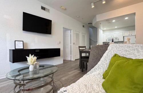 Venetian Bay Villages House | 2222-3-SV-Charming condo