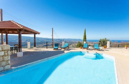 Peristerona Villa | 225 m² Villa ∙ 3 bedrooms ∙ 7 guests