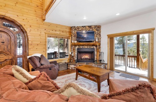 Fawnskin Cabin | 2261-cozy Lakeview Hideaway 4 Bedroom Chalet by RedAwning