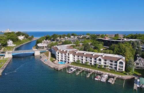 Charlevoix House | 227 Edgewater Inn