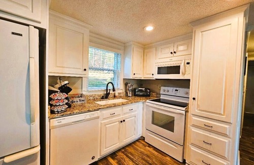 Anderson House | 228 Lakeland