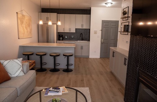 Delavan Lake Condo | 229 - Cozy One Bedroom Condo Suite w/Resort Amenities