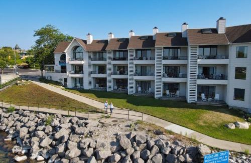 Charlevoix House | 229 Edgewater Inn