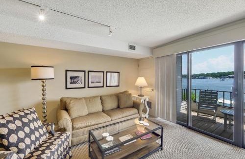 Charlevoix House | 229 Edgewater Inn