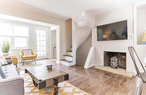 Southwark Apartment | 229 Fulton St in Philadelphia