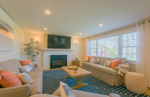 East Sandwich House | 23 Captain Paine Road East Sandwich - - Cape Cod