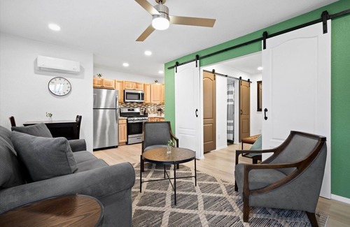 Roosevelt Condo | 23 Chelsea Place On The Park, In Heart Of Downtown