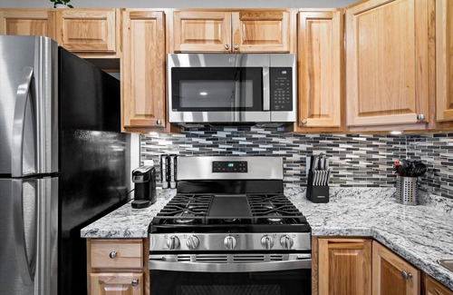 Roosevelt Condo | 23 Chelsea Place On The Park, In Heart Of Downtown