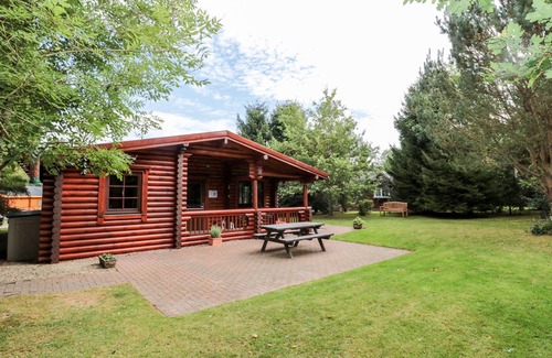 Morpeth Cottage | 23 Lakeside Drive