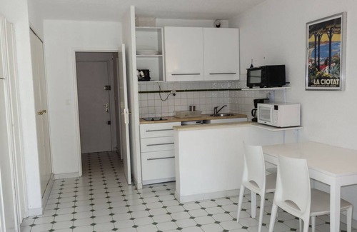 Saint-Cyr-sur-Mer House | 23 m² House ∙ 1 bedroom ∙ 4 guests