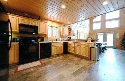 Island Park Cabin | 23 Miles to Yellowstone! | Hot Tub | Garage