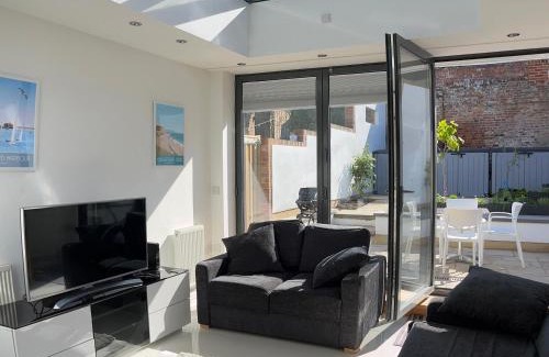 Christchurch House | 23 Millhams Street